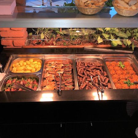 Hotel Restaurant Balkan Trier Bagian luar foto