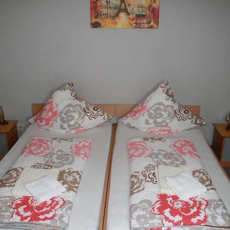 Hotel Restaurant Balkan Trier Bagian luar foto