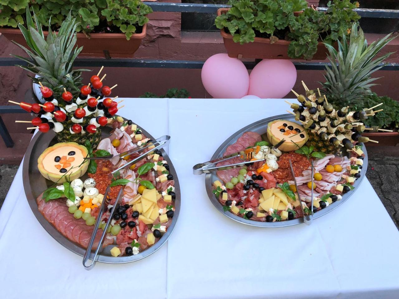 Hotel Restaurant Balkan Trier Bagian luar foto