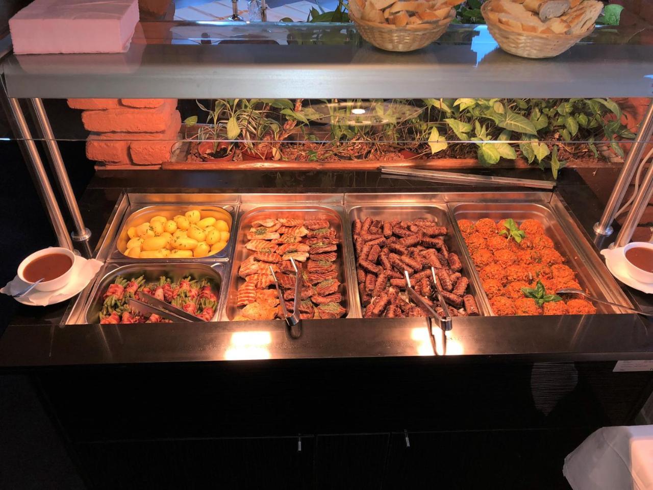 Hotel Restaurant Balkan Trier Bagian luar foto