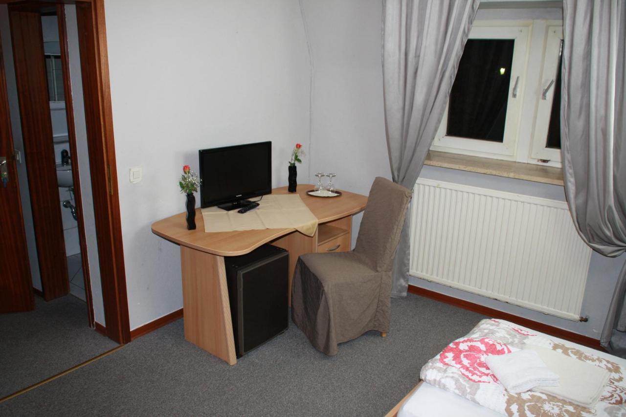 Hotel Restaurant Balkan Trier Bagian luar foto