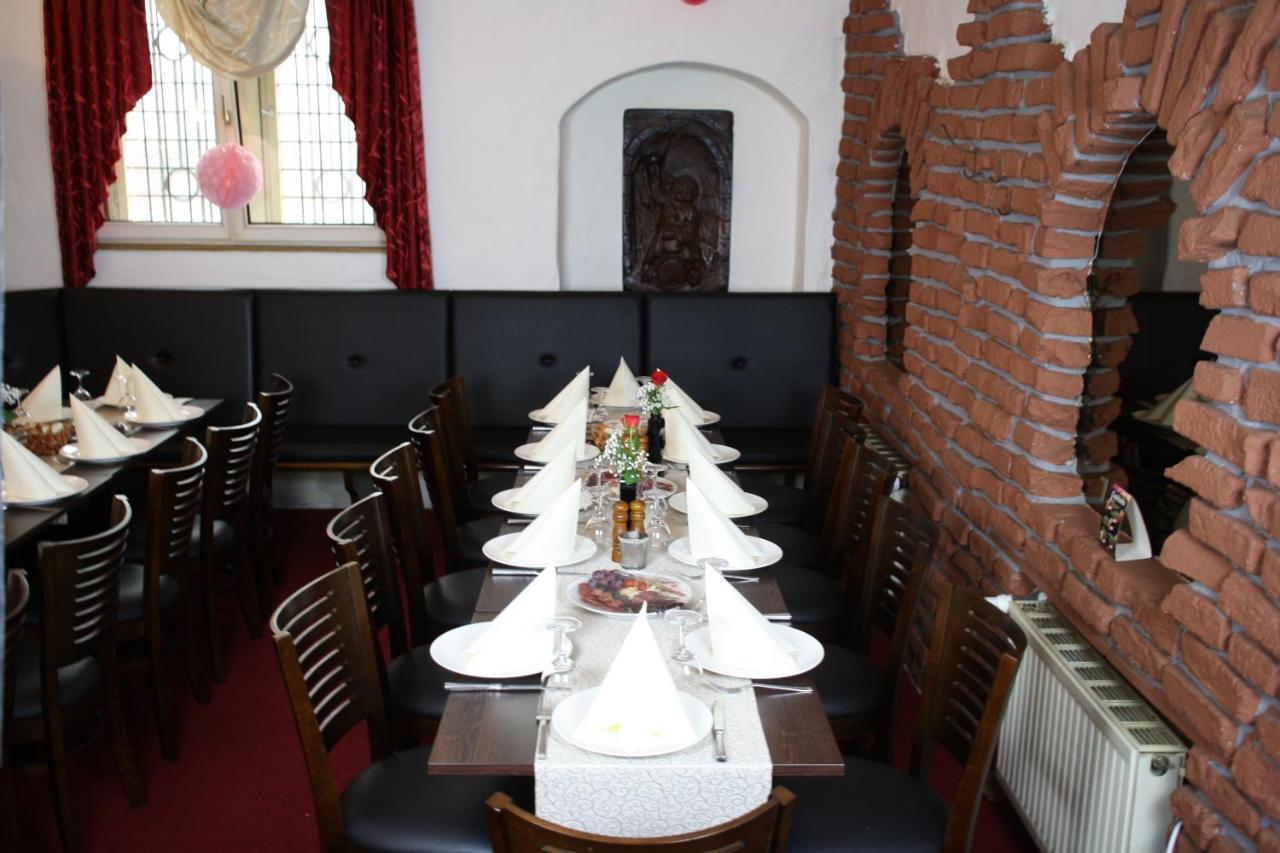 Hotel Restaurant Balkan Trier Bagian luar foto